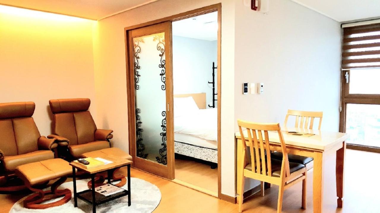 Residence Hotel K Okpo Geoje Esterno foto
